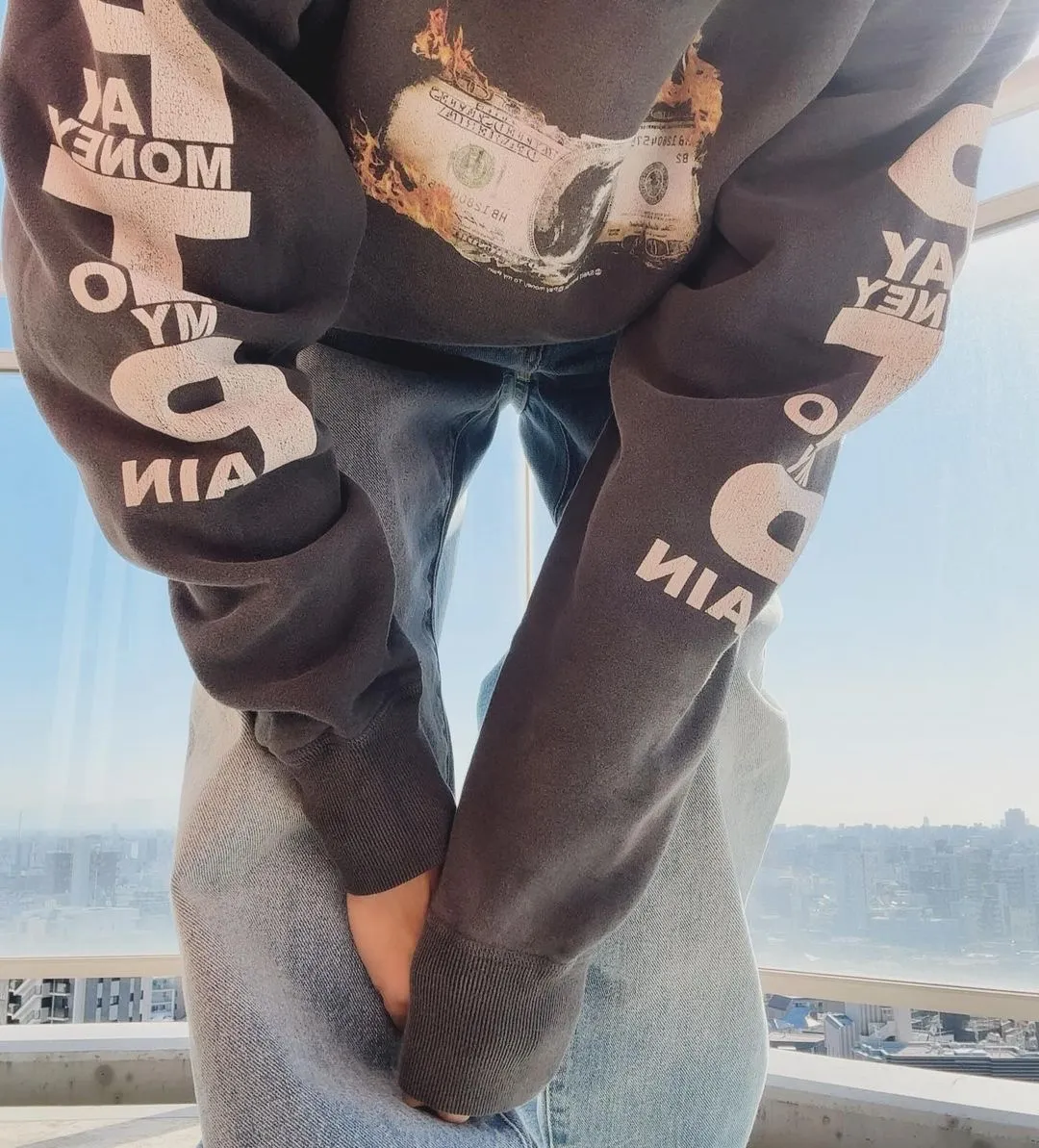 SAINT Mxxxxxx × PAY MONEY TO MY PAIN PTP_HOODIE/BRAND MONEY/BLK Co-branded PTP Virgin Mary dollar hoodie Washed black S-XL Assute dyeing The whole piece is sprayed with horse fade Mold customization joint main mark/washed mark Factory four-needle and six-thread workmanship No bone seams More comfortable to wear Repeated modification of proofing Authentic grade crack printing VINTAGE value is full